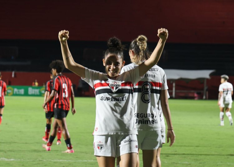 São Paulo derrota o Vitória no Barradão e assume a liderança provisória do Brasileirão Feminino