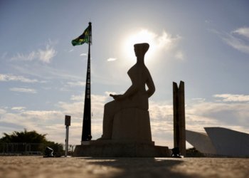 Sete em cada dez brasileiros enfrentam obstáculos para compreender seus direitos fundamentais