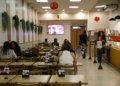 Setor de serviços emprega 15,9 milhões e garante salário médio de 2,2 salários mínimos atuais