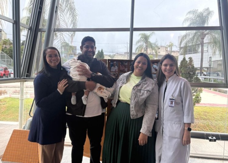 Sara Campos, 34 anos, mãe de Benjamin, que nasceu com apenas 25 semanas e 660 gramas e passou 99 dias na UTI Neonatal do Hospital Vitória Apart