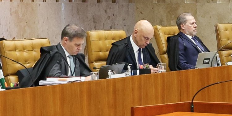 Alexandre de Moraes acusa André Mendonça de tentar forçar delação premiada no STF