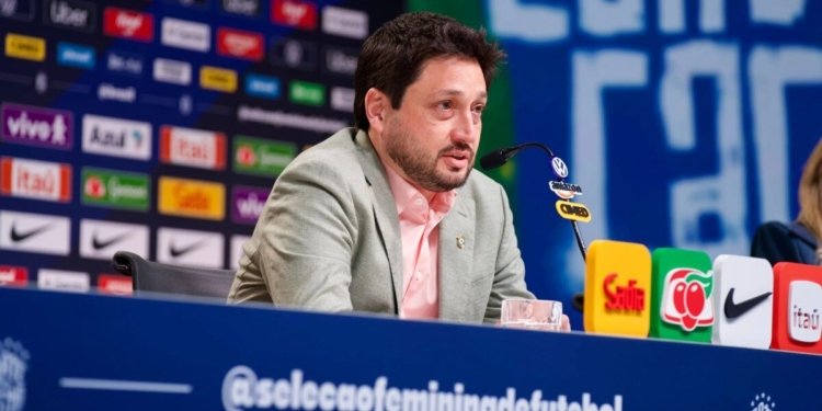 Arthur Elias chama 28 jogadoras para confrontos da seleção feminina contra a Argentina
