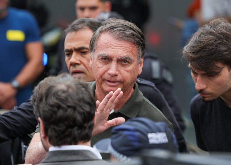 Defesa de Jair Bolsonaro desiste de pedido para suspender pena por tentativa de golpe