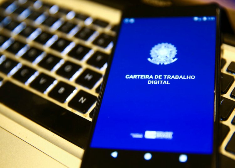 Desemprego no Brasil recua para 5,3% e atinge nível mais baixo da série histórica