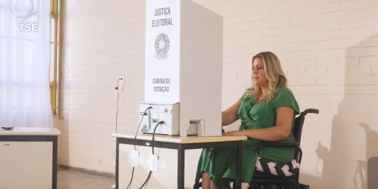 Eleitores com deficiência têm até hoje para solicitar transporte gratuito às eleições