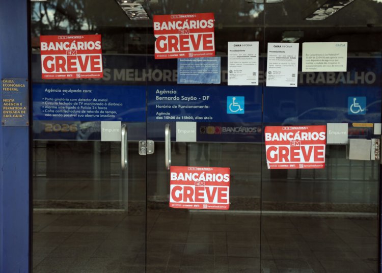 Empregados da Caixa mantêm greve nacional após rejeição de proposta sobre plano de saúde