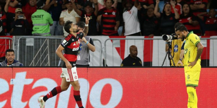 Flamengo supera o Mirassol por 2 a 0 e encurta para um ponto a distância do líder