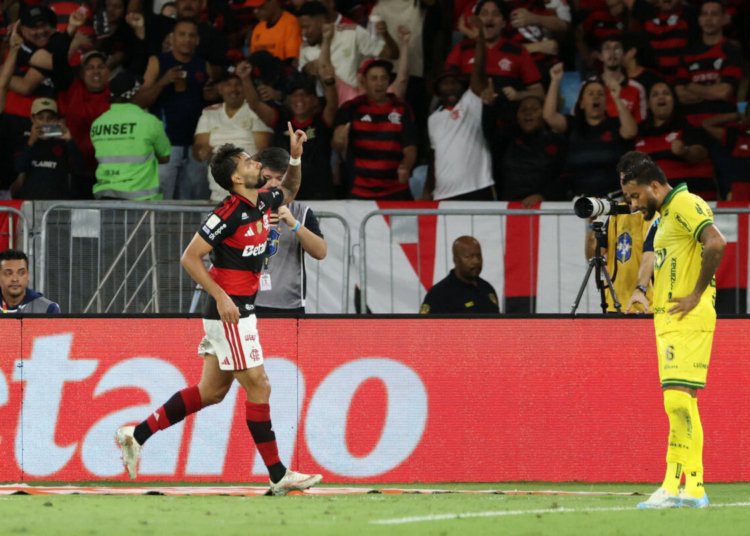 Flamengo supera o Mirassol por 2 a 0 e encurta para um ponto a distância do líder