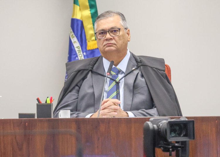 Flávio Dino anula decisão de André Mendonça e reestabelece postagem sobre Nossa Senhora