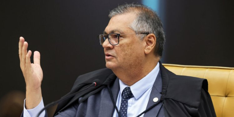 Flávio Dino ordena quebra de sigilo em investigação sobre filme sobre Jair Bolsonaro