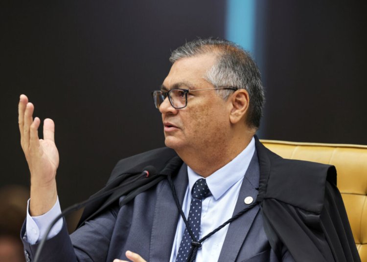 Flávio Dino ordena quebra de sigilo em investigação sobre filme sobre Jair Bolsonaro