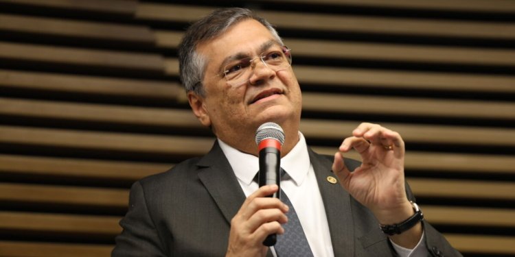 Flávio Dino ordena revisão das normas da CVM sob risco de falhas na fiscalização do mercado