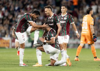 Fluminense supera o Platense no Maracanã e larga em vantagem nas quartas da Libertadores