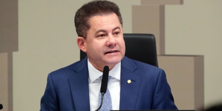 Investigação aponta que deputado Cezinha de Madureira prometia acesso a ministros do STF