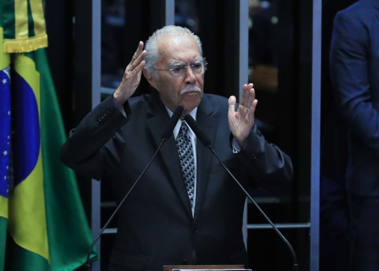 José Sarney é internado em São Luís após diagnóstico de pneumonia aos 96 anos