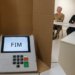 Justiça Eleitoral endurece regras de acesso à cabine de votação por causa de novas tecnologias