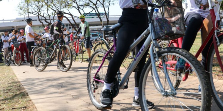 Justiça torna réus cinco homens acusados de espancar ciclista até a morte em Copacabana