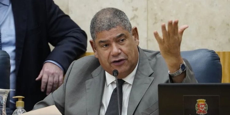 Milton Leite se entrega à polícia após mandado de prisão temporária em investigação sobre o PCC