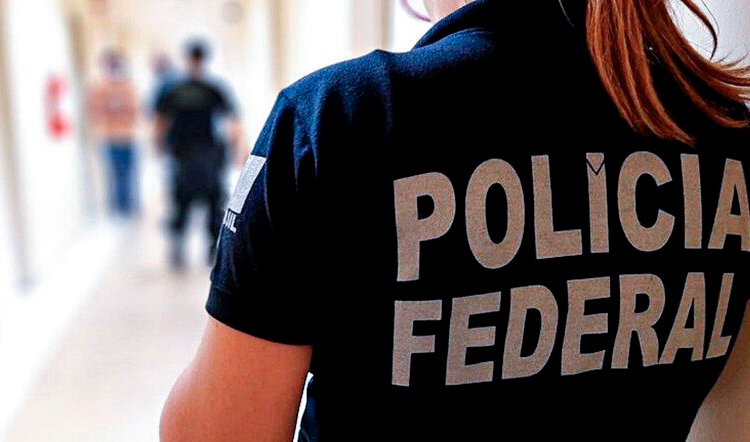 Operação da Polícia Federal desarticula esquema de fraudes no registro de armas de CACs