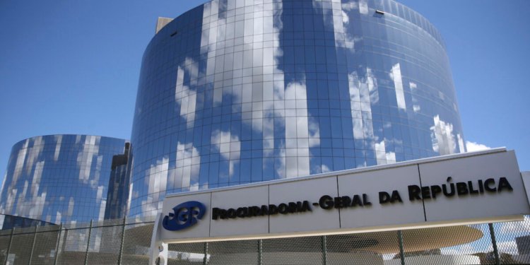 PGR tem cinco dias para analisar relatório da PF sobre conversas envolvendo Moraes