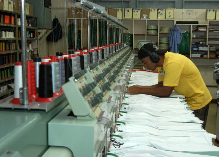 PIB brasileiro registra segunda queda mensal consecutiva em julho com retração de 0,4%
