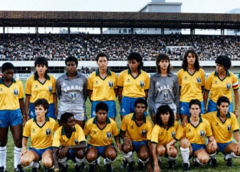 Pioneiras do futebol feminino ganham destaque no desfile de 7 de setembro com homenagem oficial