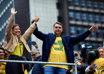 Plano de governo de Flávio Bolsonaro foca em redução do Estado e endurecimento penal