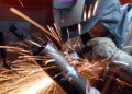 Setor industrial registra 21 meses de pessimismo com nova queda no índice de confiança