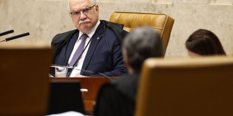 STF responderá a vazamentos e crise interna estritamente dentro da lei, diz Fachin
