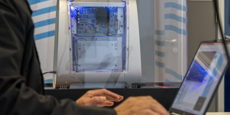 Triangulum II eleva patamar do ensino de computação quântica no Brasil via Senai