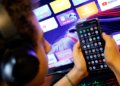 União Europeia avança com restrições severas ao uso de redes sociais por menores