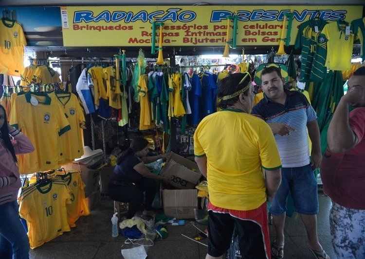Vendas do varejo recuam 0,8% em julho após euforia de consumo gerada pela Copa do Mundo