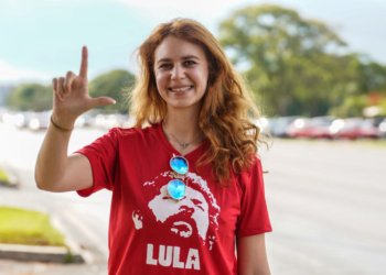Apoiadores de Lula e Flávio Bolsonaro ocupam ruas de Brasília a apenas 2 km de distância