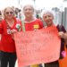 Apoiadores de Lula ocupam orla de Copacabana em defesa da democracia e reeleição