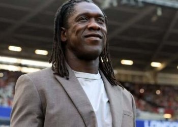 Clarence Seedorf assume comando técnico do Corinthians com contrato válido até o fim de 2027