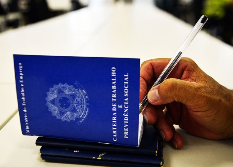 Congresso promulga emenda que extingue escala 6x1 e fixa nova jornada de trabalho no país