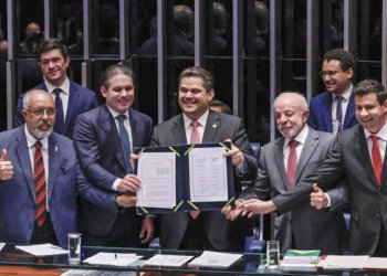 Congresso promulga fim da escala 6x1 e estabelece duas folgas semanais em todo o país
