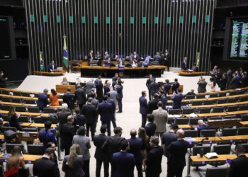Congresso registra a maior bancada feminina da história com 109 deputadas