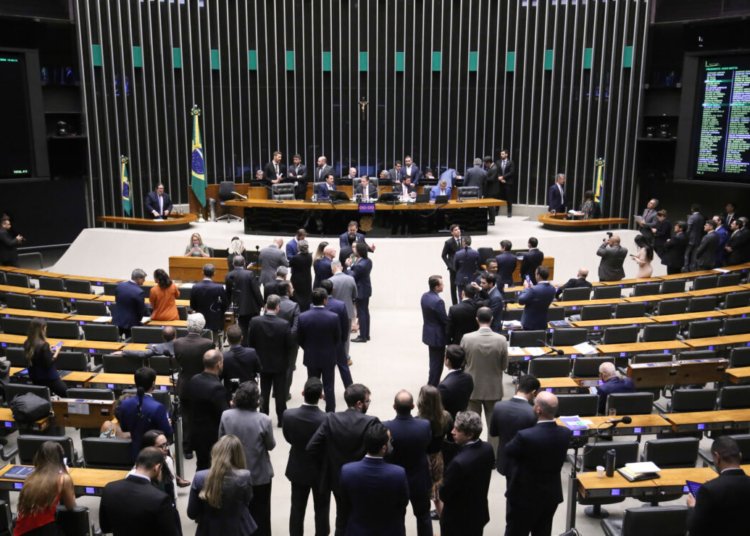 Congresso registra a maior bancada feminina da história com 109 deputadas