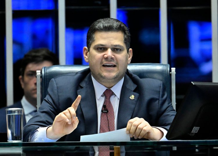 Davi Alcolumbre define calendário para votação do fim da escala 6x1 no Senado