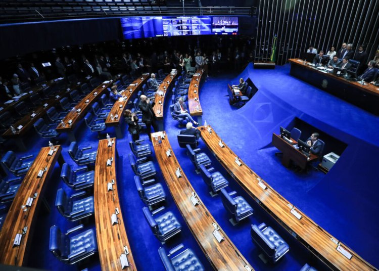 Eleição para o Senado exige atenção redobrada com voto duplo e vedação de legenda