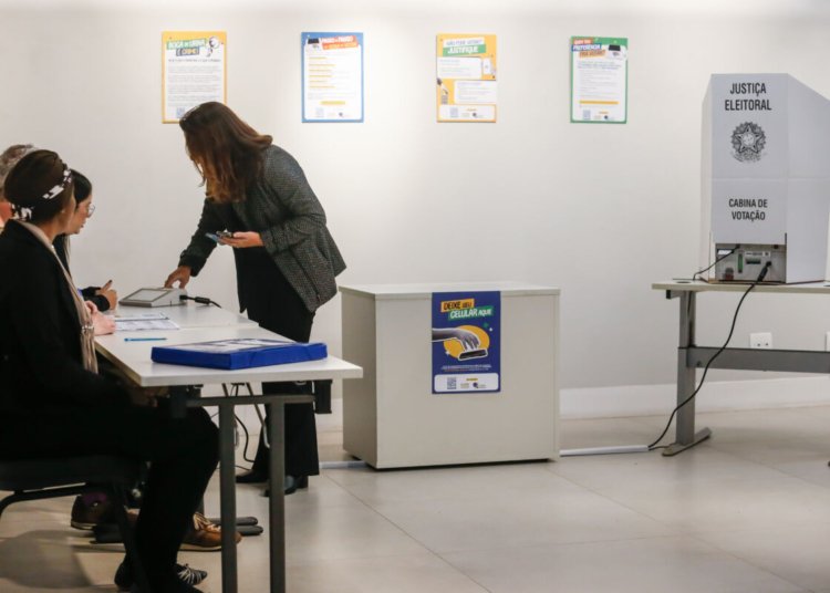 Eleitores enfrentam poucas filas e votação segue rápida na zona sul de São Paulo