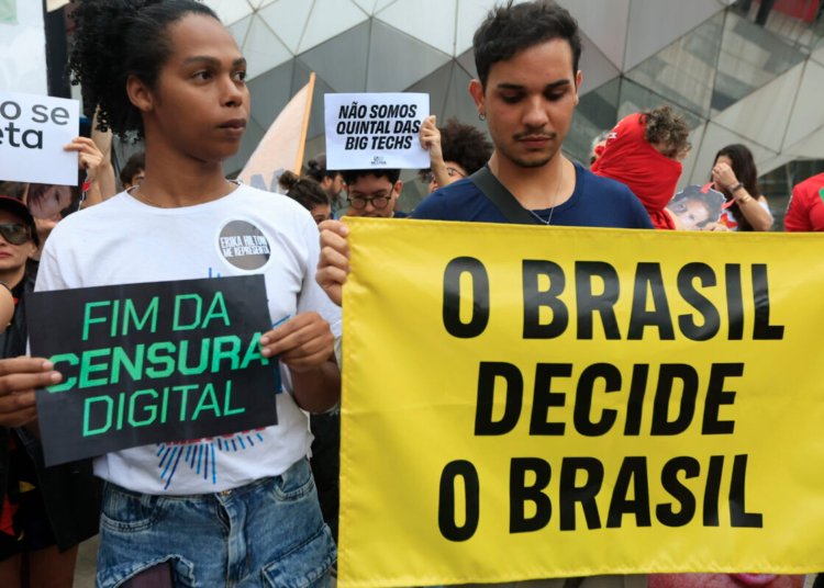 Entidades da sociedade civil entregam ao TSE manifesto contra censura em redes sociais