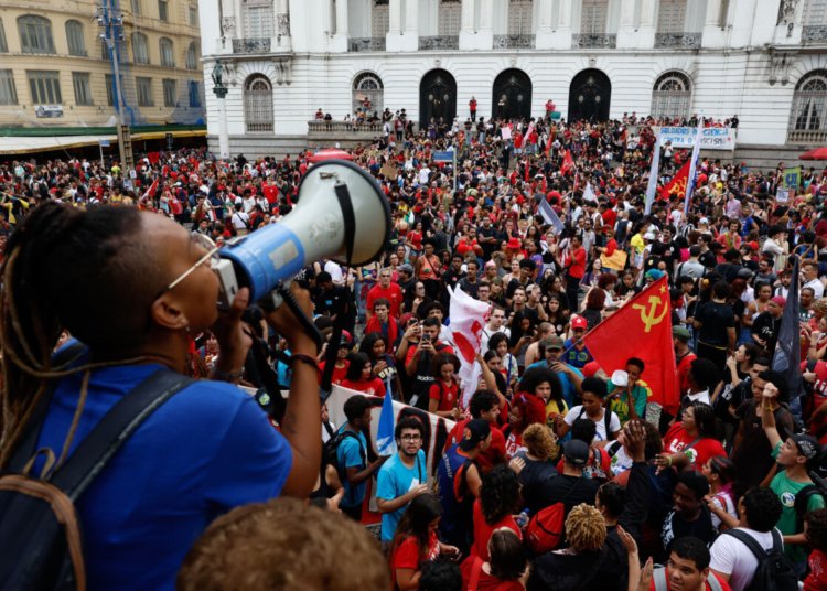 Estudantes realizam atos pelo Brasil em apoio à candidatura de Lula no segundo turno