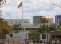 EUA e Austrália suspendem serviços diplomáticos no Brasil e afetam milhares de solicitantes