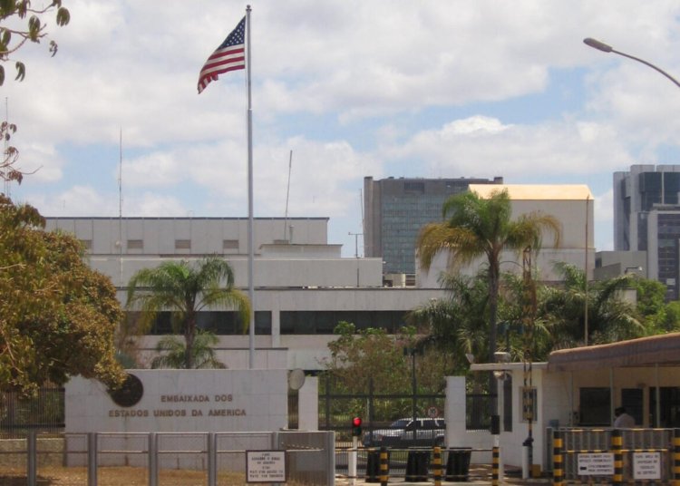 EUA e Austrália suspendem serviços diplomáticos no Brasil e afetam milhares de solicitantes