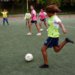 Ex-jogadoras da seleção brasileira visitam escolas no Rio para incentivar alunas no futebol