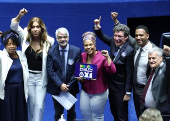 Fim da escala 6x1 divide entidades patronais e centrais sindicais após aprovação no Senado