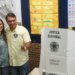 Flávio Bolsonaro aposta na narrativa de mudança ao votar no Rio de Janeiro