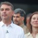Flávio Bolsonaro comparece a missa na Catedral de Brasília após autorização de visitas ao pai